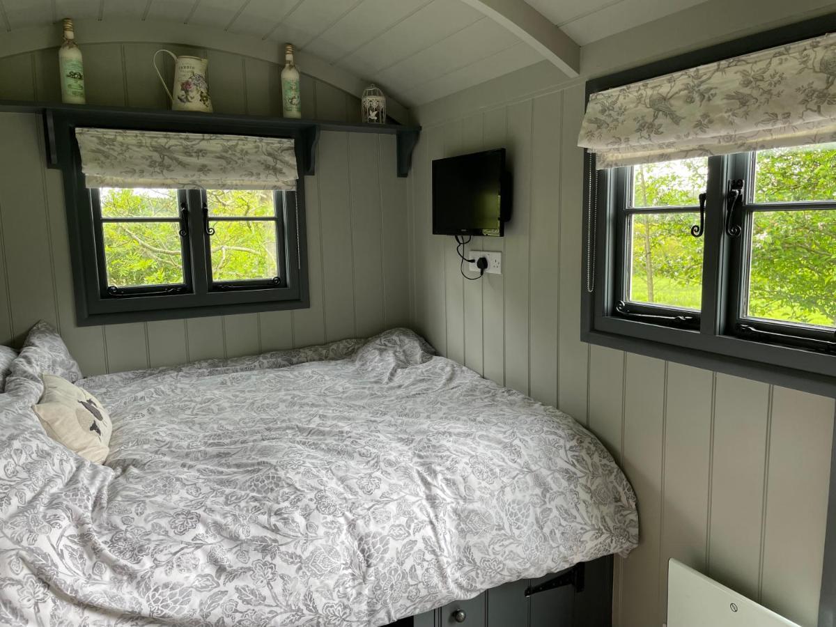 Greatwood Shepherds Hut Баттл Экстерьер фото