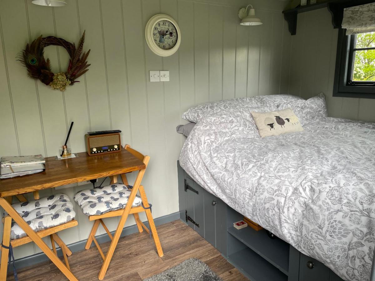 Greatwood Shepherds Hut Баттл Экстерьер фото