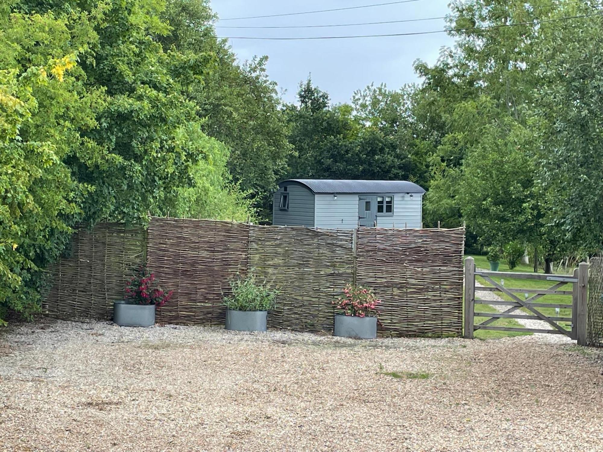 Greatwood Shepherds Hut Баттл Экстерьер фото